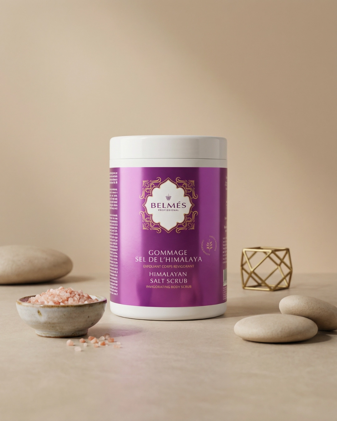 Pot gommage sel de l'Himalaya vue rapprochée cristaux roses exfoliant corps – Belmés Profissional spa luxe