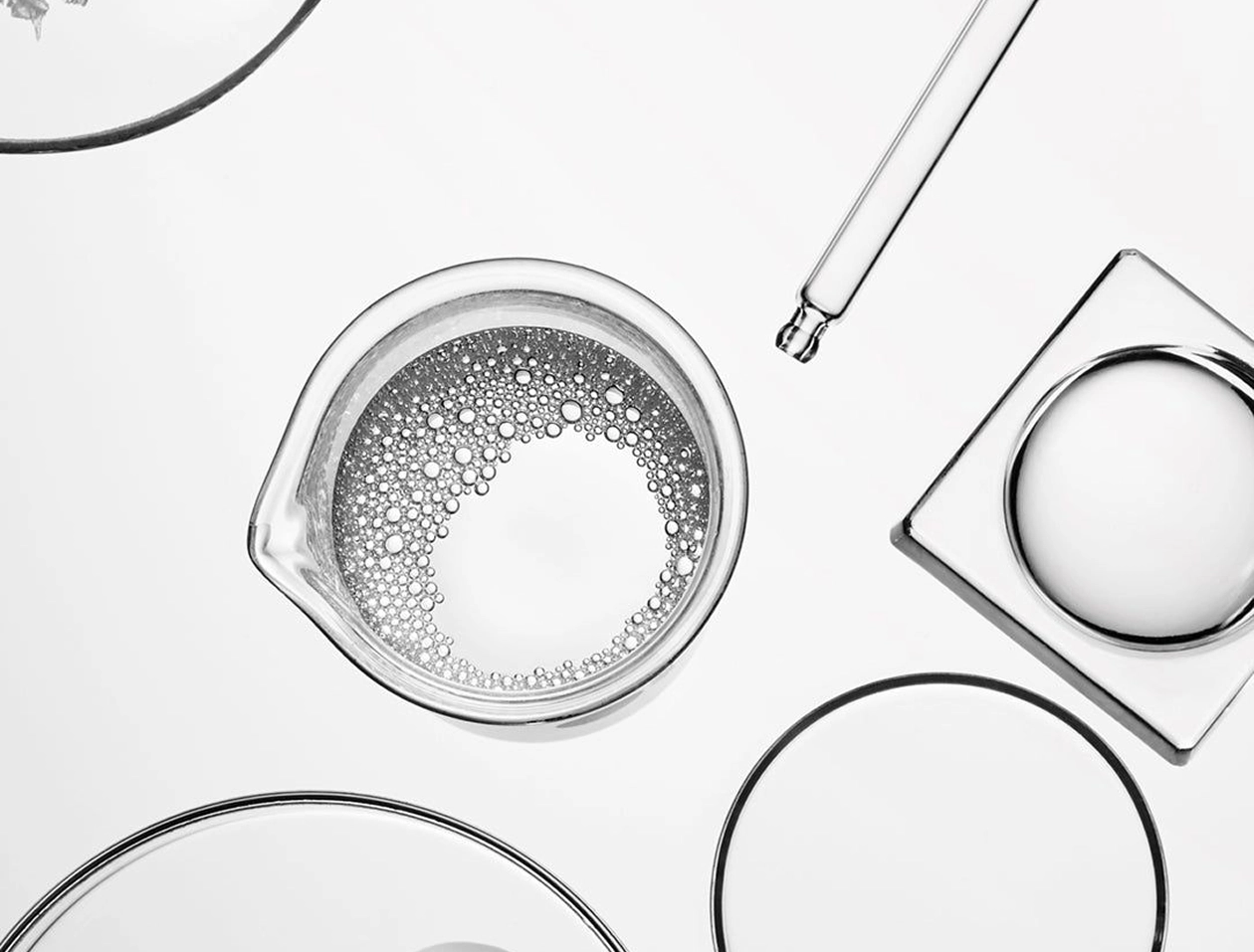 Formulation cosmétique laboratoire bulles bécher pipette verre – recherche & développement Belmés Profissional cosmétiques professionnels