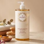 Flacon huile de massage relaxante Belmés Profissional – rouleau bois massager brosse bol cuivré fleurs eucalyptus et serviettes en arrière-plan